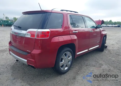2015 GMC Terrain Denali z USA, uszkodzony, nr VIN 2GKFLZE37F6225836